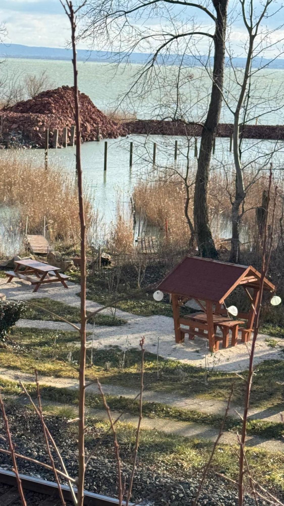 Red Stone Apartman Palkoeve 200M A Balaton Parttol Kilatassal Kovagoors المظهر الخارجي الصورة